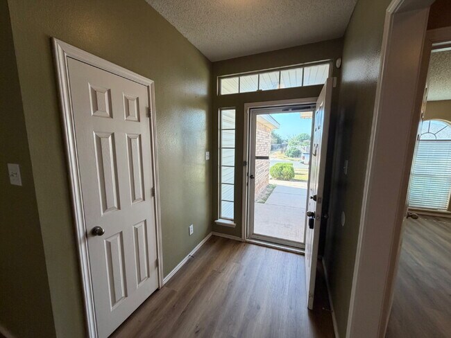 Building Photo - Beautiful House Located A Few Blocks From Elementary & Close Access To S.Loop 289 & Interstate!