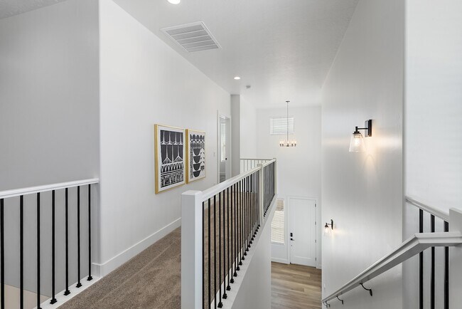 Building Photo - 1090 W Albertine Ln