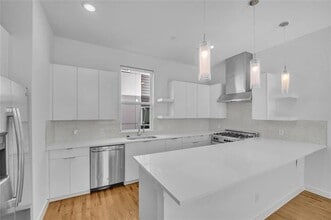 Building Photo - 2314 N Carroll Ave
