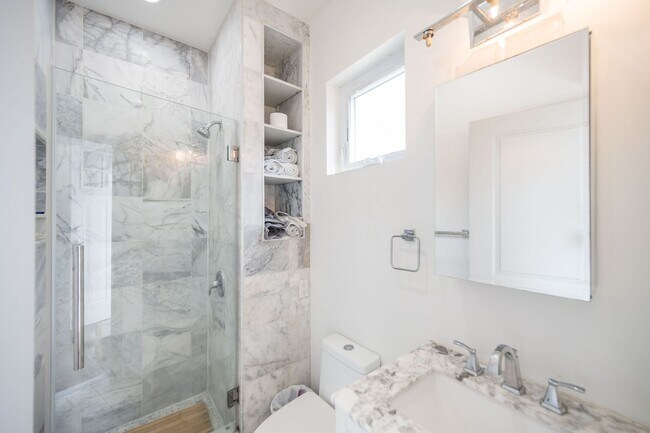 Building Photo - Modern Olde Kensington Home