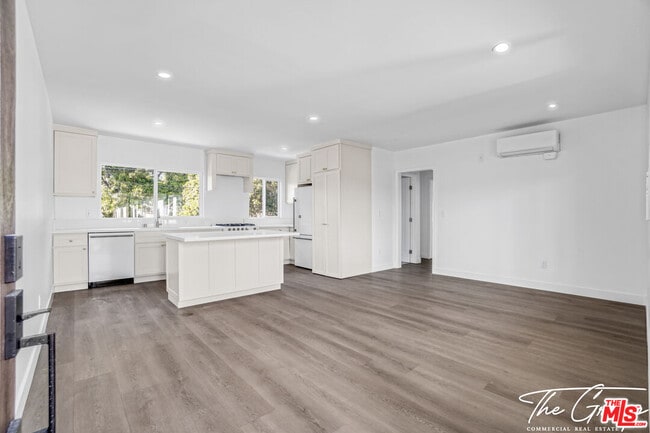 Building Photo - 599 Sunset Ct