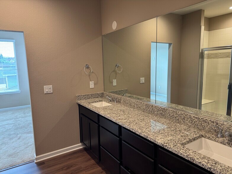 Building Photo - 751 Promenade Dr