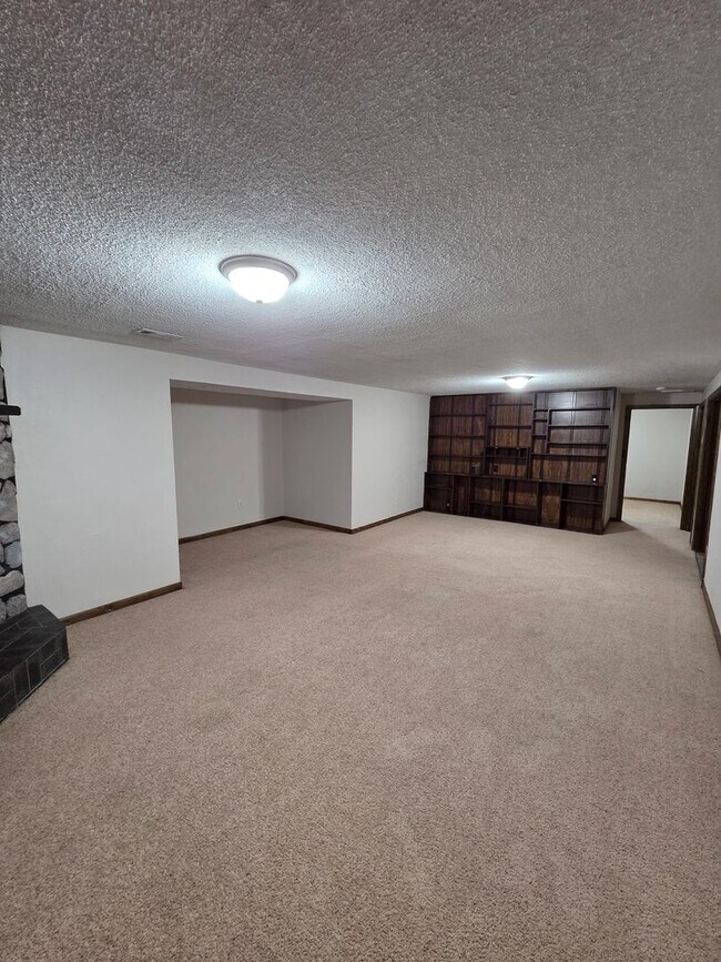 Building Photo - 3009 S Gordon Ave