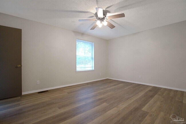 Building Photo - 3323 Kingswood Ct