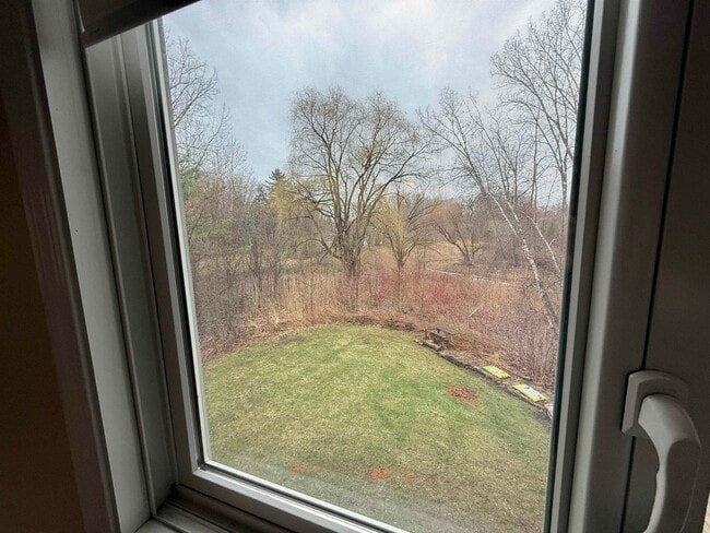 Building Photo - L4 Stonehedge Dr