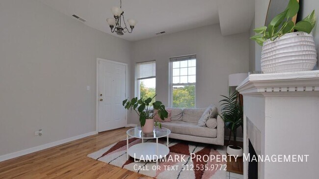 Building Photo - 4537 S King Dr