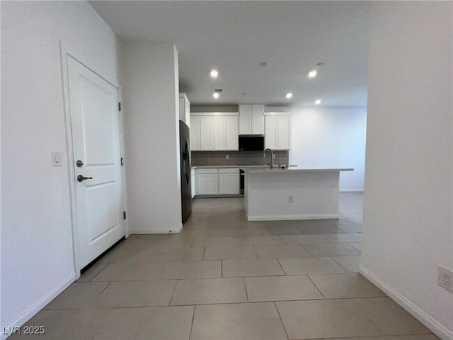 Building Photo - 230 Wewatta Ave