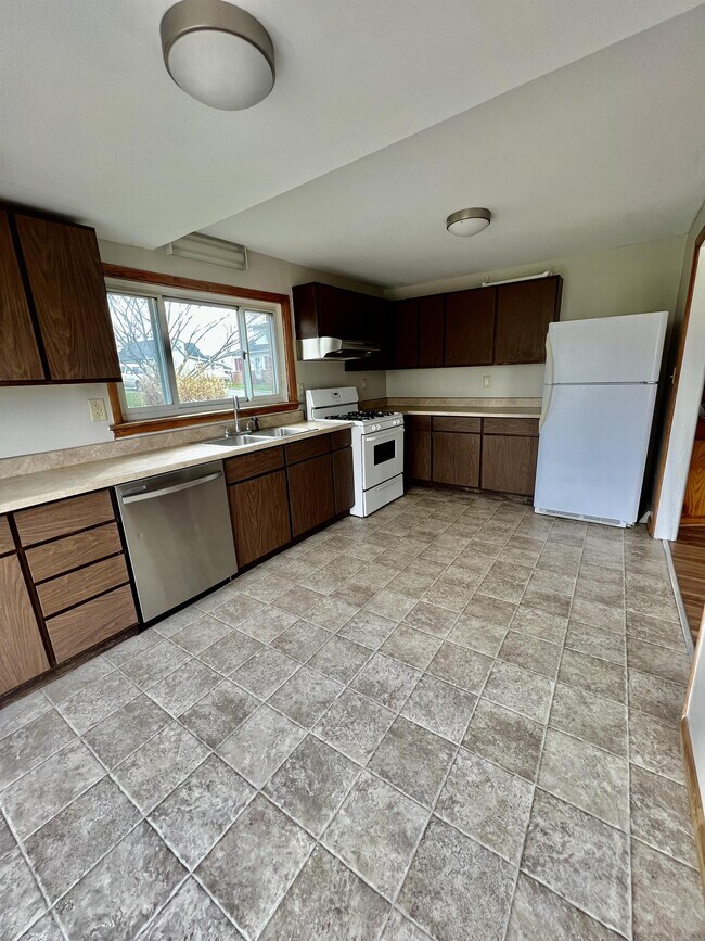 Building Photo - 516 Kensington Ave