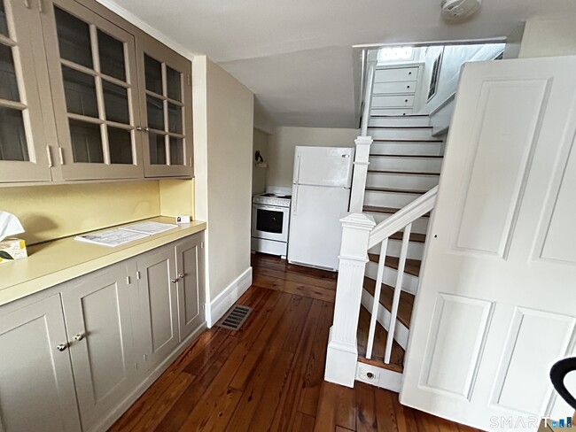 Building Photo - 157 Main St