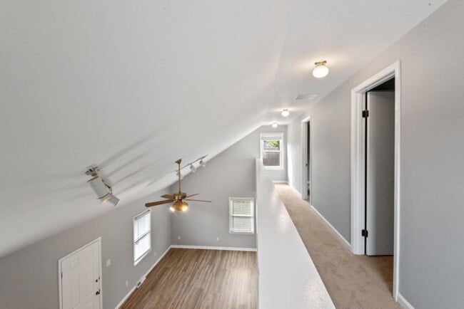 Building Photo - 648 Golfview Dr