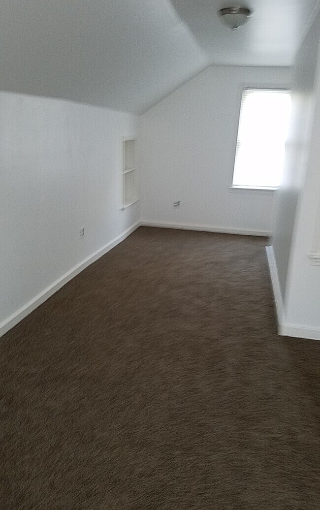 upstairs bedroom - 18580 Kentfield St