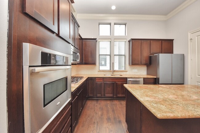 Building Photo - 1831 Dart St