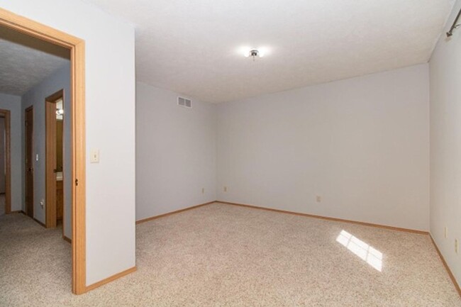 Building Photo - Two Bedroom and 1.5 Bathroom Townhome with...