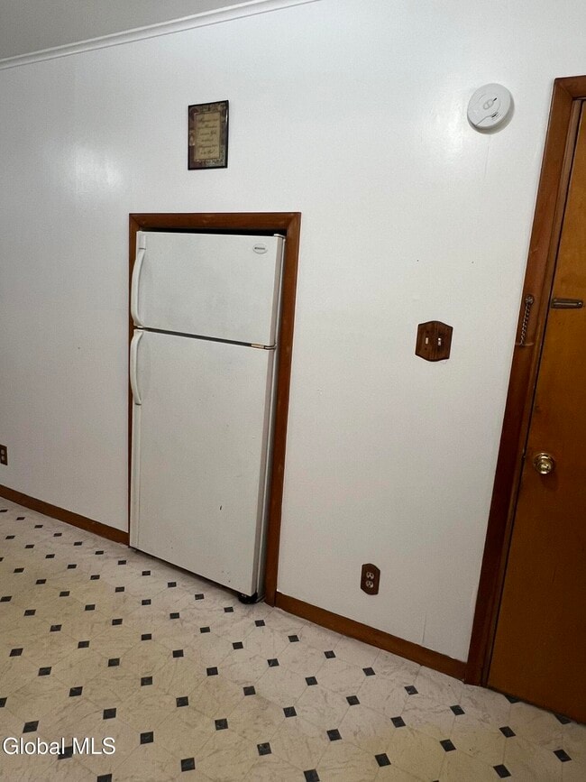 Building Photo - 214 Market St