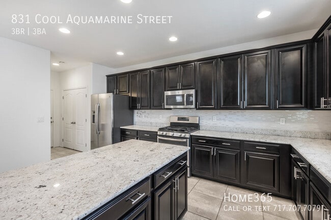 Building Photo - Beautiful 2 Story 3 Bed 2.5 Bath home in t...