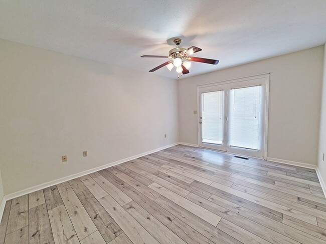Building Photo - 330 Jones Ln