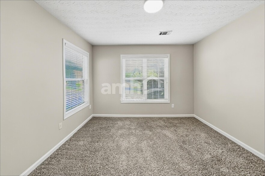 Building Photo - 834 Glen Abbey Dr