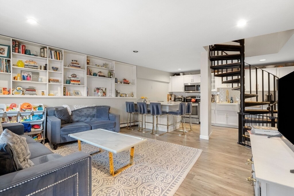 Building Photo - 55 Russell St