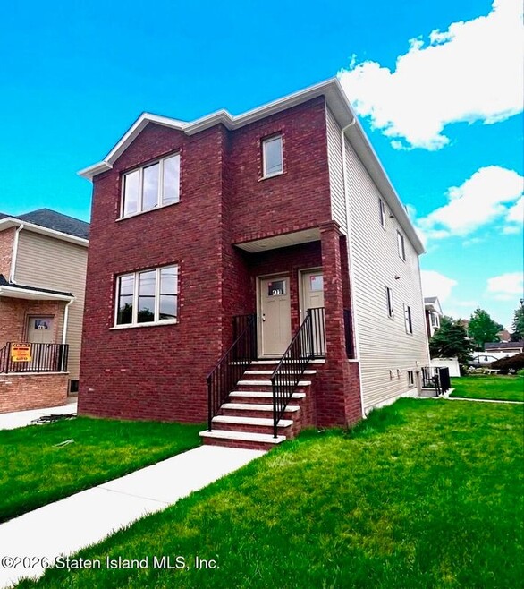 Building Photo - 471 Stewart Ave
