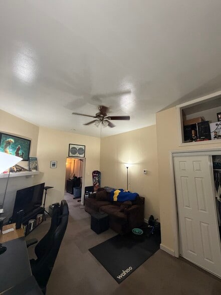 Ward, Unit 1, Living Room - 3313 Ward St