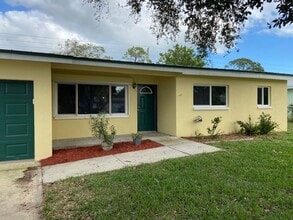 Building Photo - 620 Jacaranda St