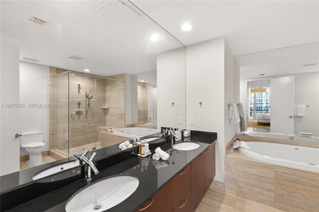 Building Photo - 15811 Collins Ave