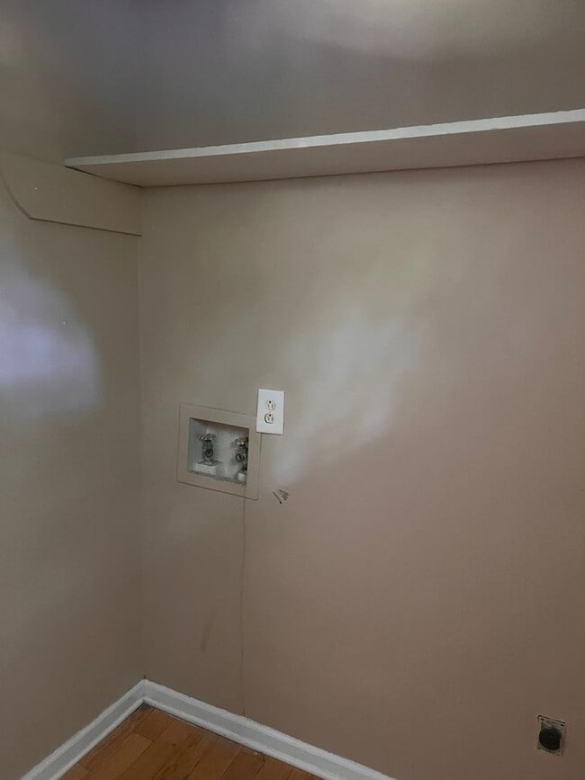 Building Photo - Two bedroom One Bath Single Family House