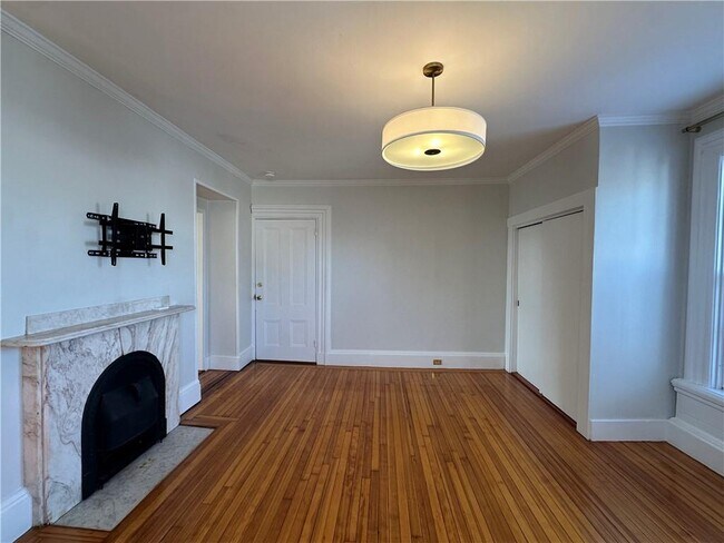 Building Photo - 5 Record St