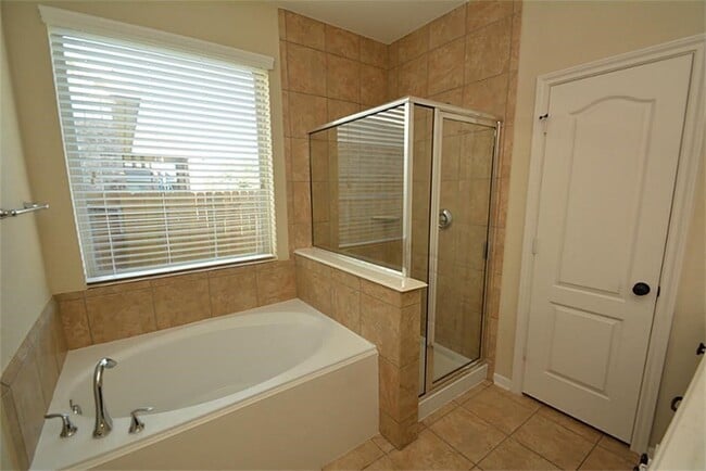 Building Photo - 26814 Harmony Shores Dr
