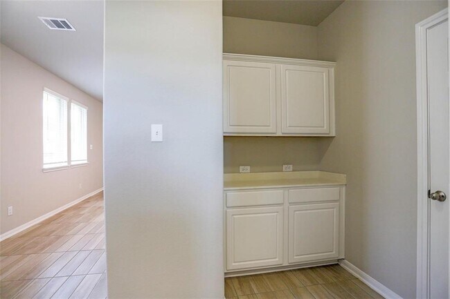 Building Photo - 26046 Quiet Field Ct