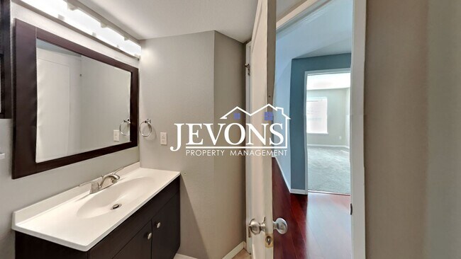 Building Photo - Stunning property in the heart of Seattle!