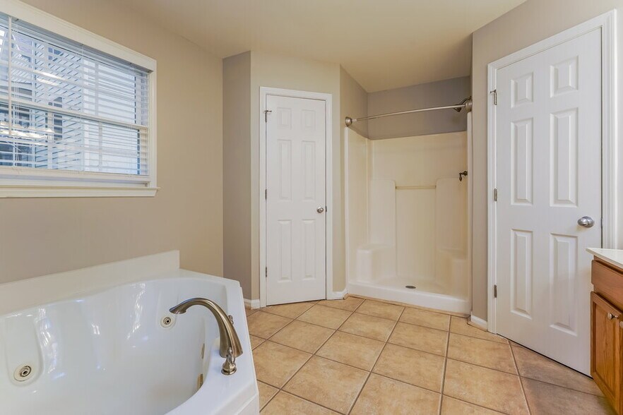 Building Photo - 1403 Velvet Creek Trce SW