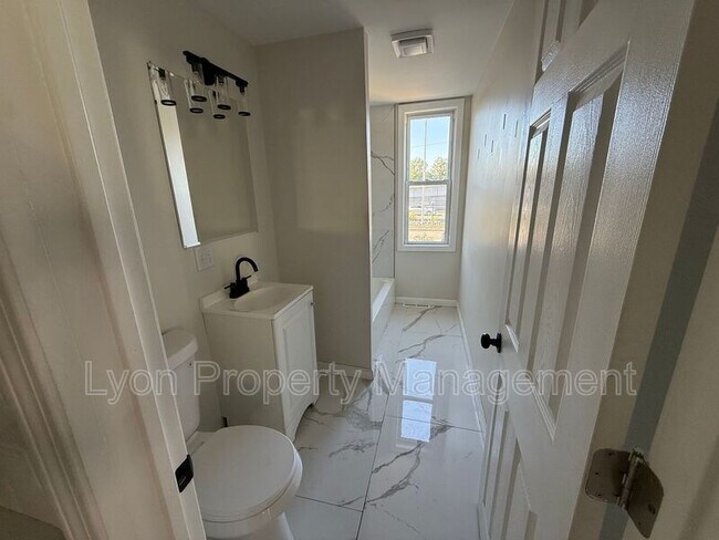 Building Photo - 204 Chapin Ave