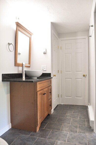 Building Photo - 152 Main St