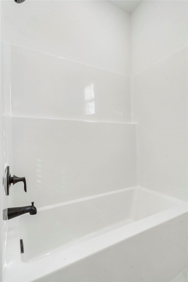 Building Photo - 6902 SW Basswood Ave