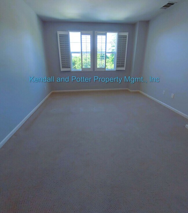 Building Photo - Immaculate 4 Bedroom, 3.5 Bath Townhome in Desirable Scotts Valley