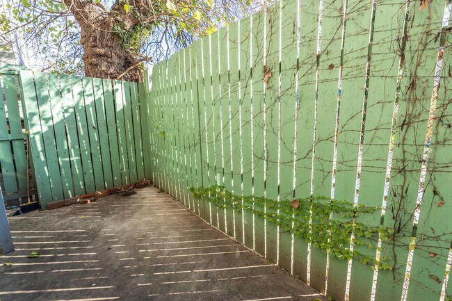 Building Photo - 2122 18th St NW