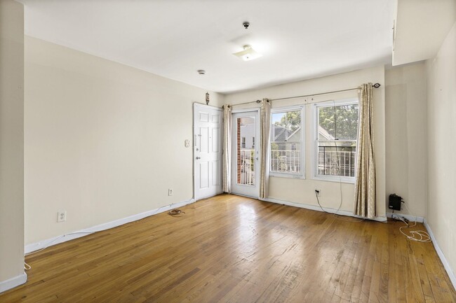 Building Photo - 420 6th St