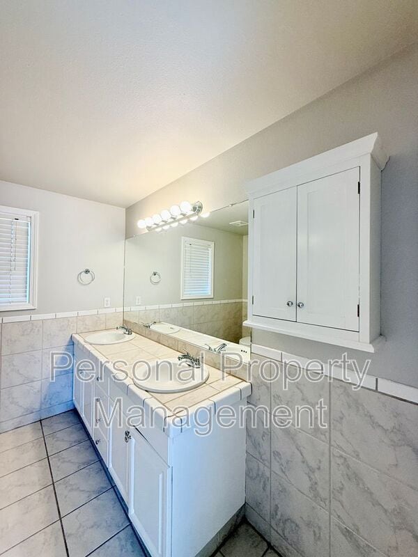 Building Photo - 2312 NE 106th St