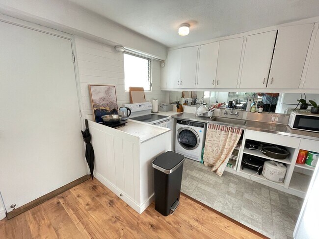 Building Photo - 410 Nahua St