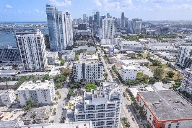 Building Photo - 350 NE 24th St