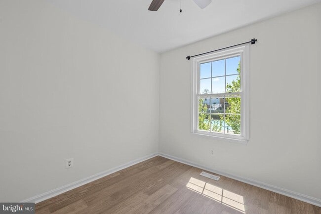 Building Photo - 1095 Travis Ln