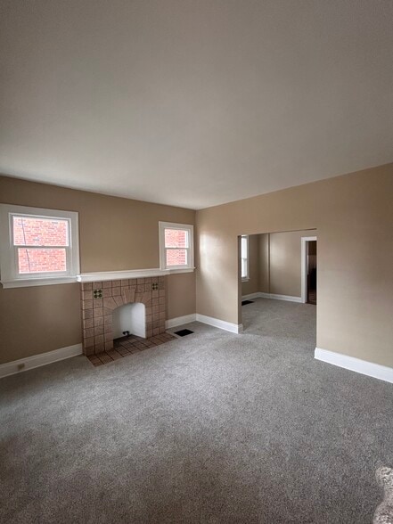 Building Photo - 4377 Saint Lawrence Ave