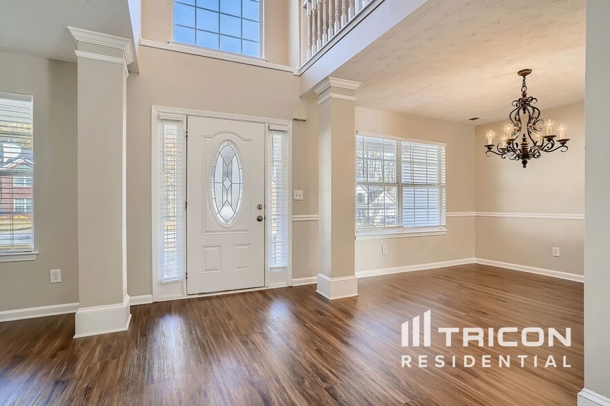 Building Photo - 6070 Autumn Green Dr