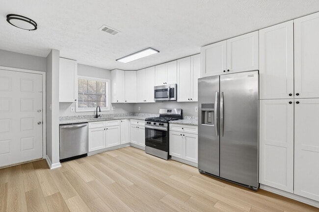 Building Photo - 3921 Henry Ct