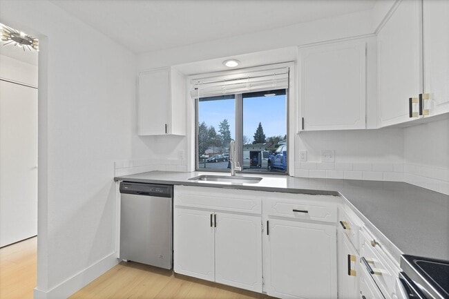 Building Photo - Charming 3-Bedroom Home on Quiet Cul-de-Sac