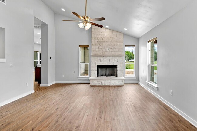 Building Photo - 100 Bryson Bend