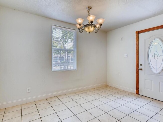 Building Photo - 6203 Felix Ave