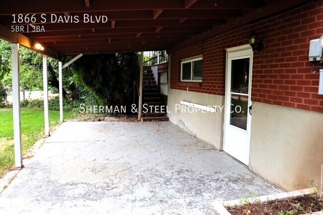 Building Photo - 1866 S Davis Blvd