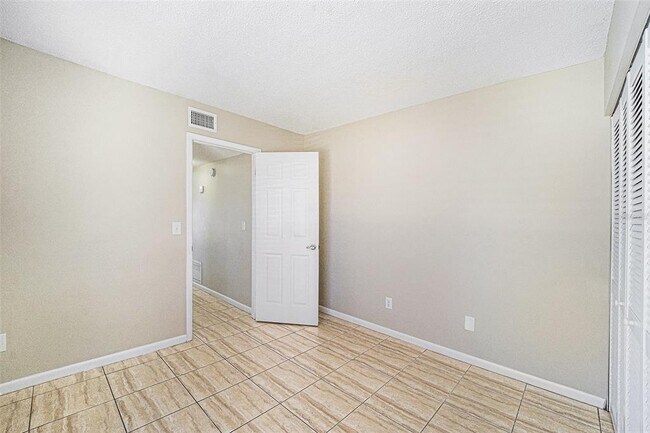 Building Photo - 10315 Fernbrook Ln